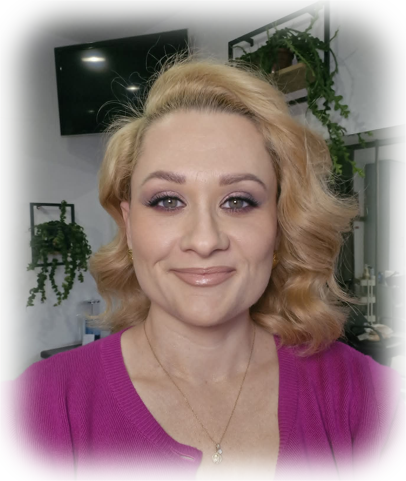mirela-main-wygaszone